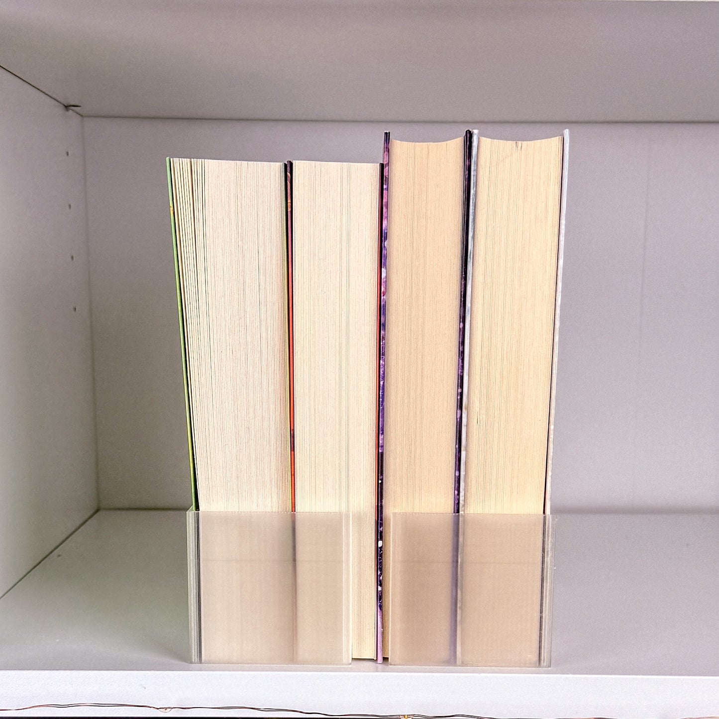 Unsichtbare Buchstütze